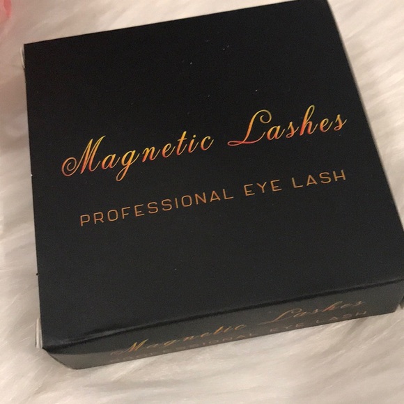 Magnetic Lashes - Medium (Style 2) - Picture 5 of 6